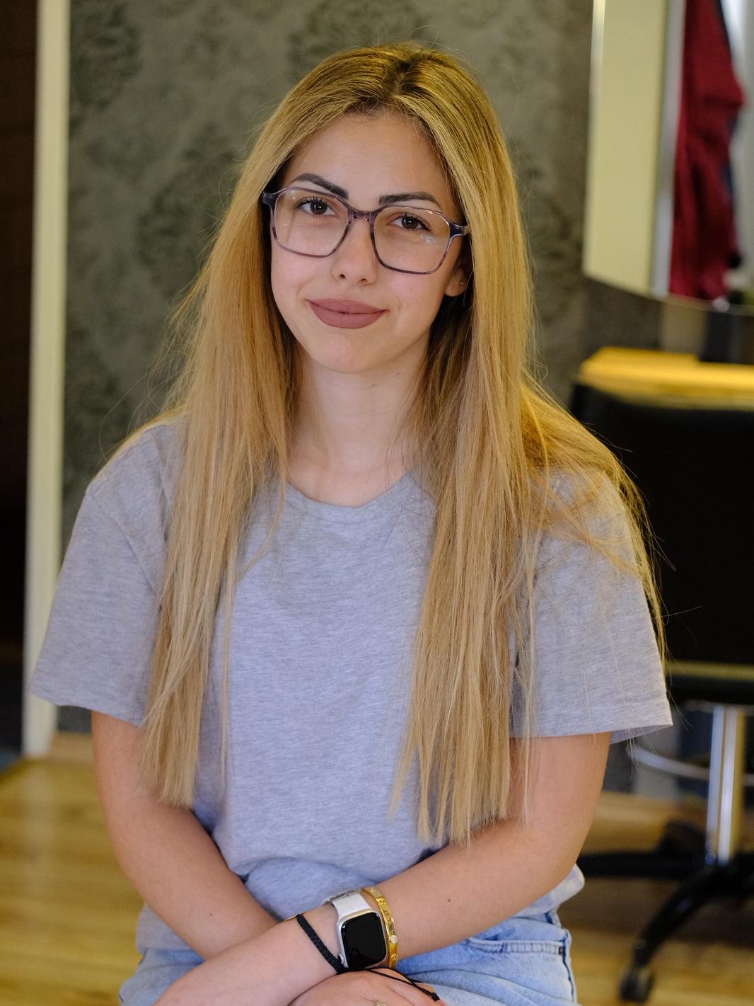 Arzu, Friseurin im OB.Session Schönheitssalon